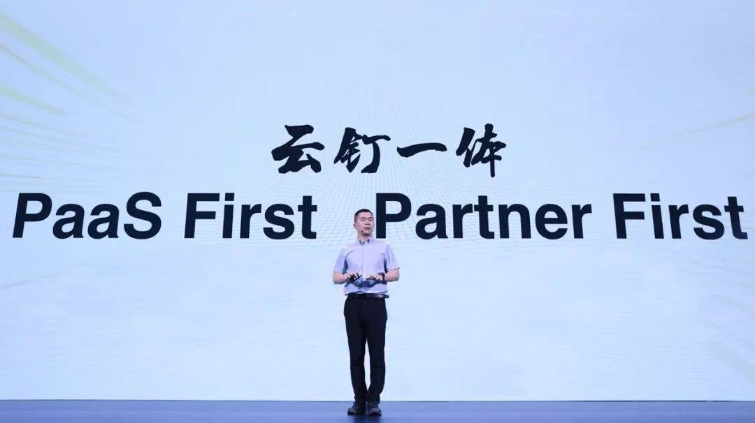 陈航回归，叶军离职，钉钉变阵