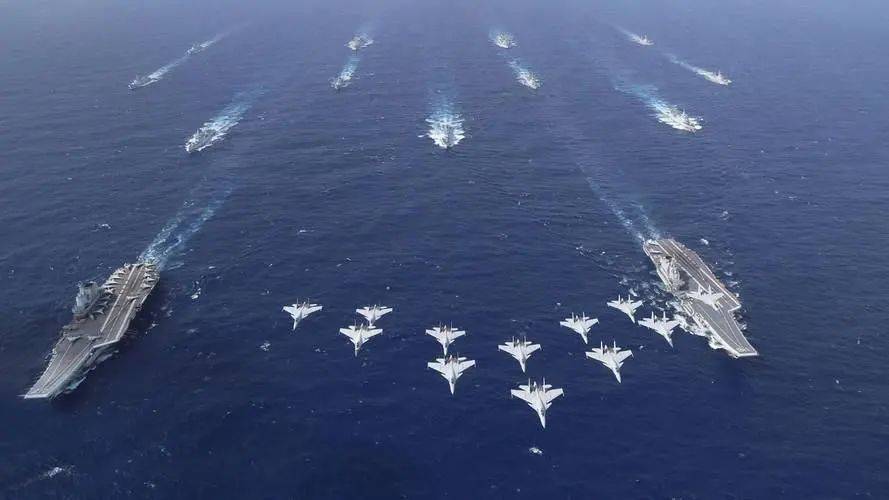 法航母南海碰瓷山东舰，遭解放军40舰“围观”？法军自夸：做好战斗准备