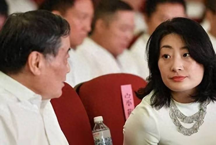 宗馥莉有独生女证，父母没有离婚，四叔的发声，恰佐证了侄女的话