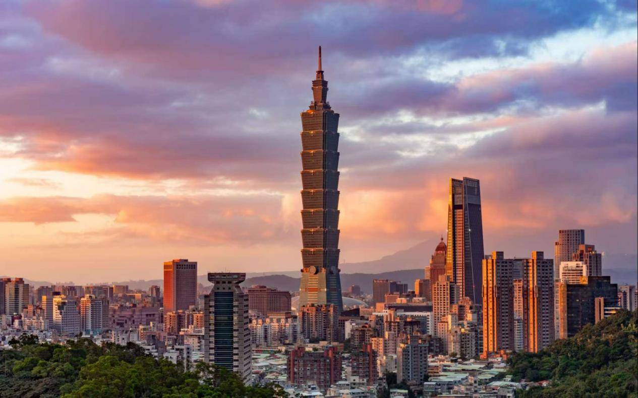 特朗普回应访华，美专家呼吁弃台，赖清德来了个大动作，大陆火速回应