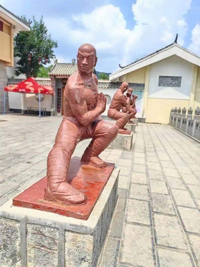 突然失去住持的少林寺，戒备森严