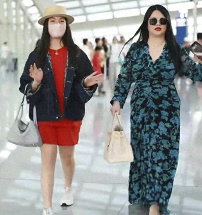 李湘造型太吸睛，被指190斤像“行走的蟒蛇”，是病胖还是任性？