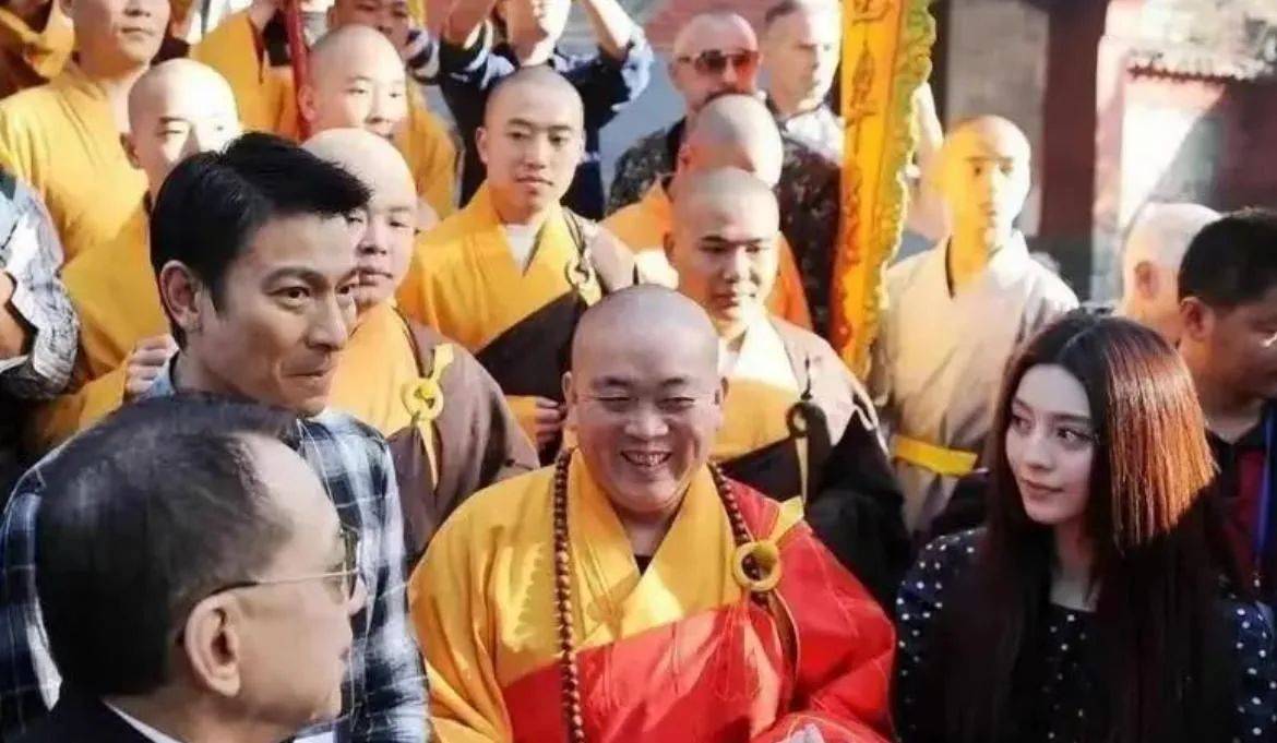 释永信丑闻升级！牵连又一位央视女主持人，紧急发声坦白双方关系