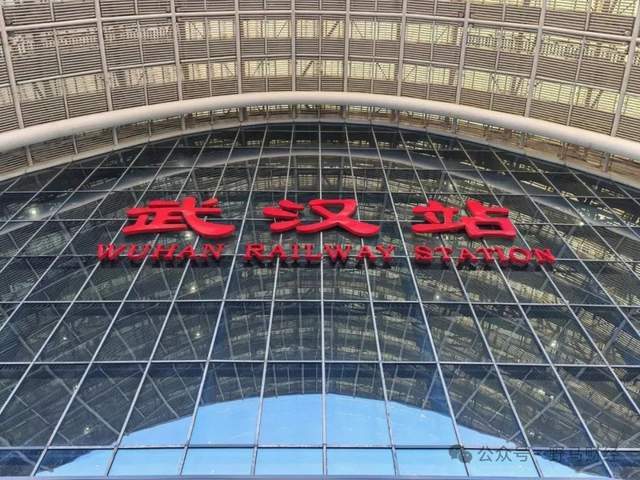 良品铺子“一女两嫁”危机升级：百亿地方国资“PK战”谁赢？