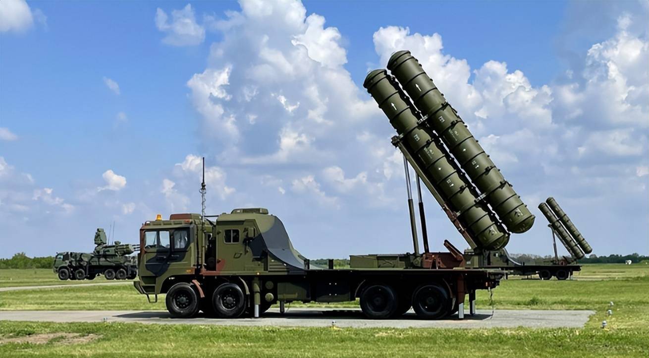 中国导弹家族全方位碾压B-52，从南海到万米高空的死亡罗网