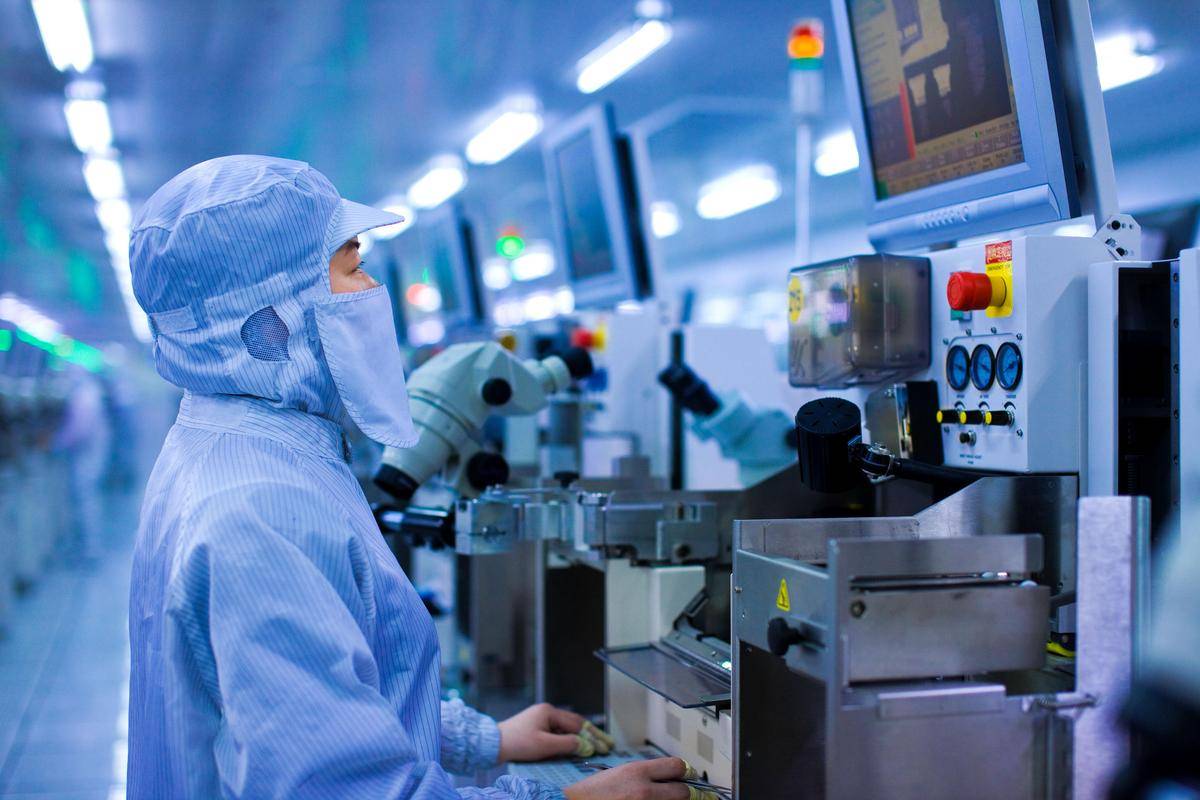原创             中美芯片战关键时刻，2员工携核心技术潜逃美国，后果比预想严重