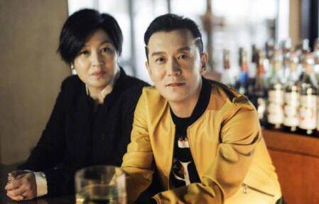 恭喜！李咏女儿官宣恋情！23岁法图麦晒和男友合影，两人有夫妻相