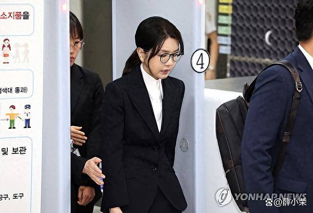夫妻双双入狱，金建希一句中国诗念出结局，李在明访日演给谁看？