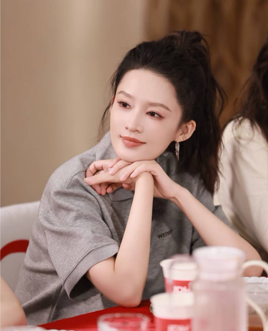 《花少7》李沁美得好轻松，穿搭基础配饰就不基础被她玩明白了！