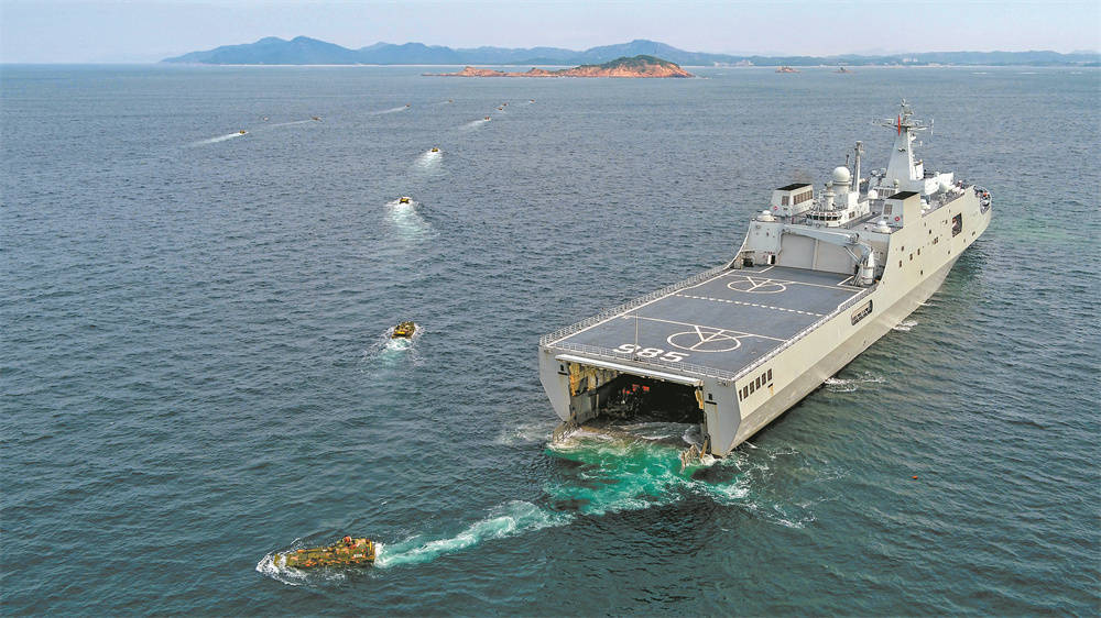 菲方披露仁爱礁对峙画面：直8升空小艇架机枪，中方已做万全准备
