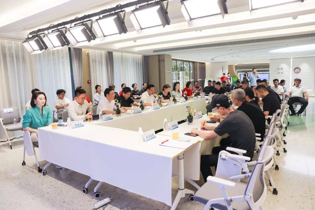 地产展帮主空降南阳联动近30乐鱼体育- 乐鱼体育官方网站- 世界杯指定平台LEYU SPORTS家媒体共同品鉴花漾全维生活场景