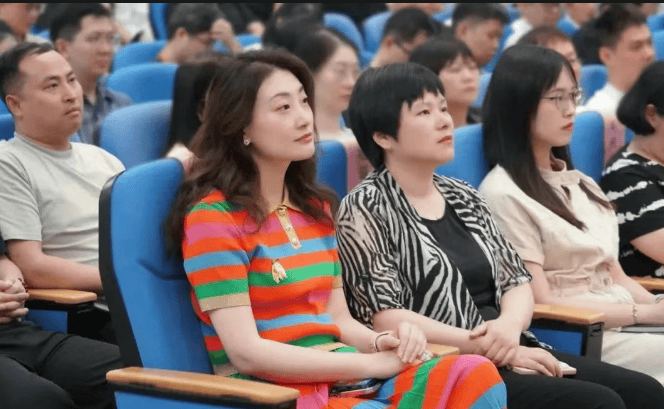 宗馥莉消失两个多月后重回公司上班 娃哈哈首次公布股权内幕：宗馥莉系职工持股会唯一成员 有望拿下集团54%股权