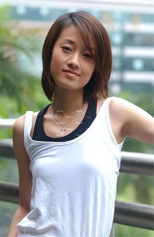 面相变了！49岁的马伊琍眼里的光消失了，王菲说果然没错