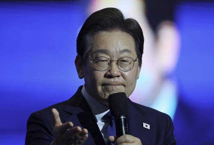 韩国总统不装了？见完特朗普后，李在明撕下伪装，宣布不再对华保持特殊关系，外交部回应意味深长