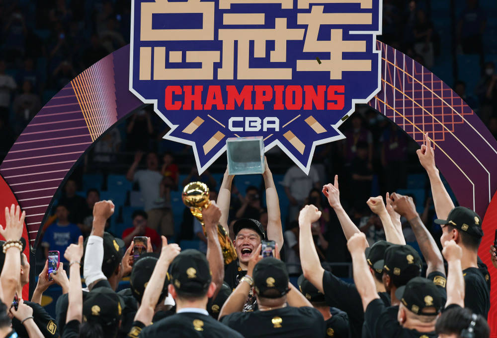 新华社：CBA多起重磅交易，传递什么信号？