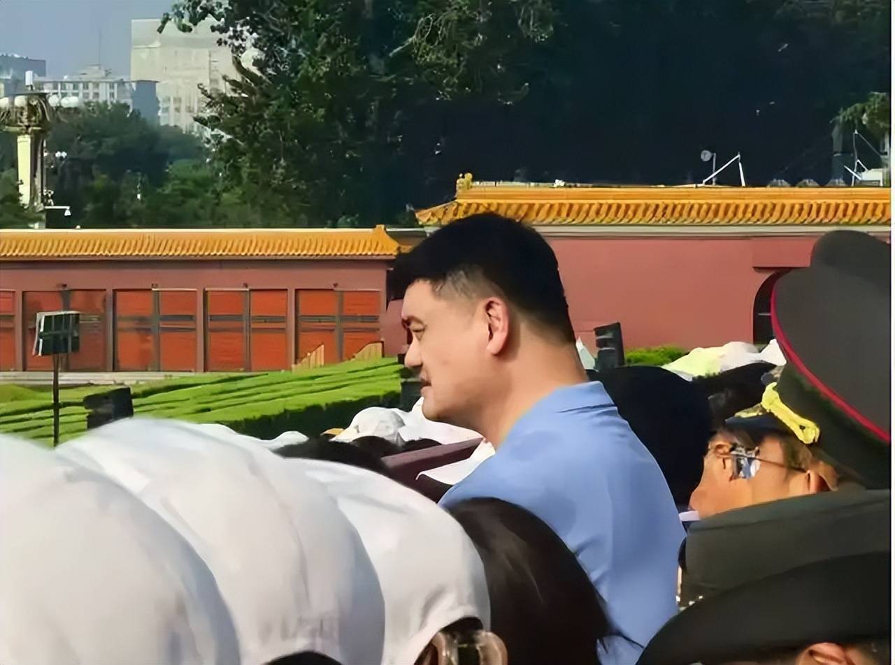 同样是换国籍，受邀观礼93阅兵的甄子丹，让李连杰和娱乐圈都沉默