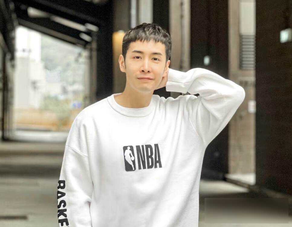 震撼全港！43岁TVB男星患癌崩溃，父亲又确诊，花光积蓄打工到凌晨！前女友却嫁豪门生子…