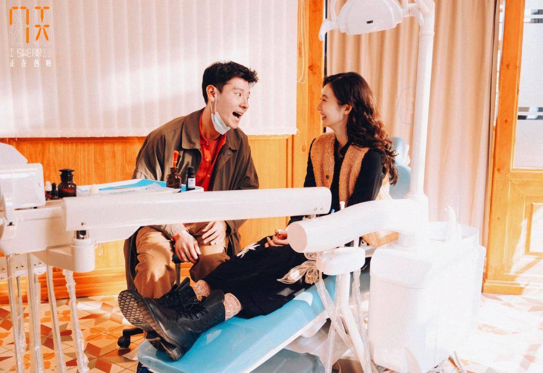刚上映就票房第一，33岁蒋奇明终于演了男一号，郝蕾的话终于有人信了