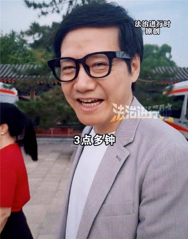 同样是换国籍，受邀观礼93阅兵的甄子丹，让李连杰和娱乐圈都沉默