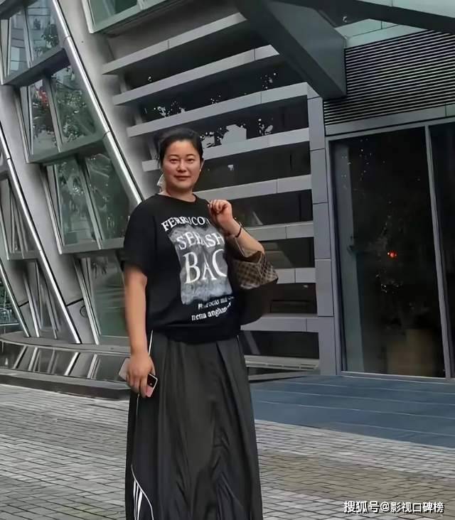 伟德国际44岁于娜近照胖到认不出本人回应体重飙升：焦虑症吃药伤到肝