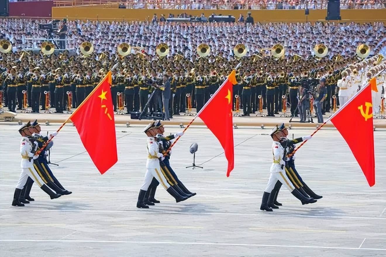 一开口就赢了全场！九三阅兵解说员揭晓，原来是他们两位，都是央视知名主持人，颜值才华气质并存