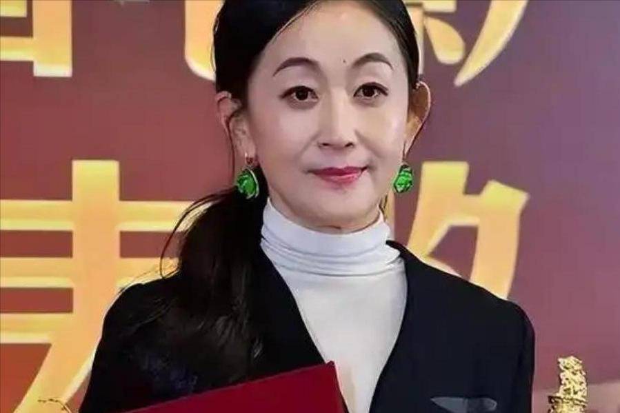 影帝影后“抱团”养老，暧昧23年不婚，谁也没捅破最后一层窗户纸
