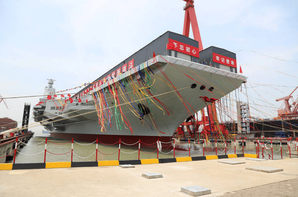 驱逐舰打头阵，福建舰穿越台湾海峡南下，日战机密切侦察，交接入列在即？