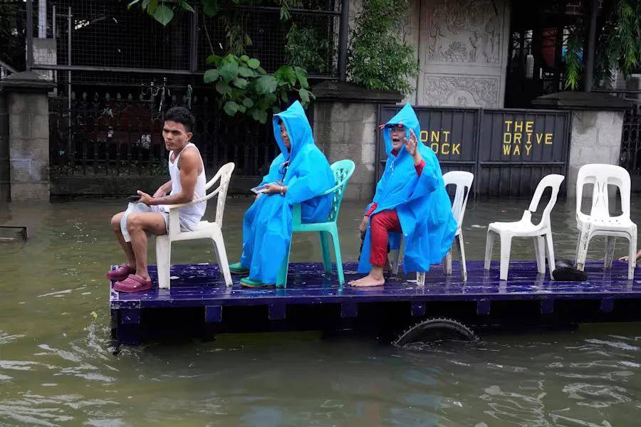菲首都现动乱迹象，中方提前通知在菲公民，马科斯或重蹈父亲覆辙