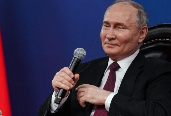 第三方亲自下场了，局面变成1对33？北约战机突然开火，普京将派人来华面谈