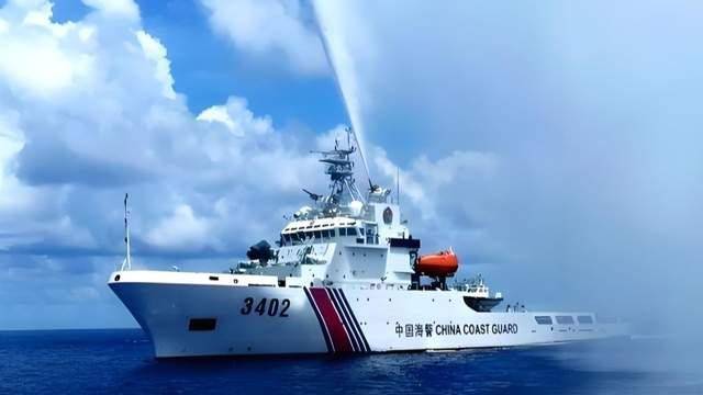 黄岩岛爆发激烈对峙，中方不再手下留情，十多艘菲船被“一锅端”