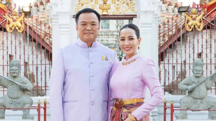 泰国新总理夫人：比总理小20岁，网红店主，气质温婉，钟爱名表