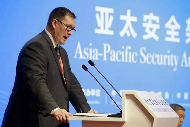 当着100多国代表，中方发出统一最强音，美方表态：中美要多交流