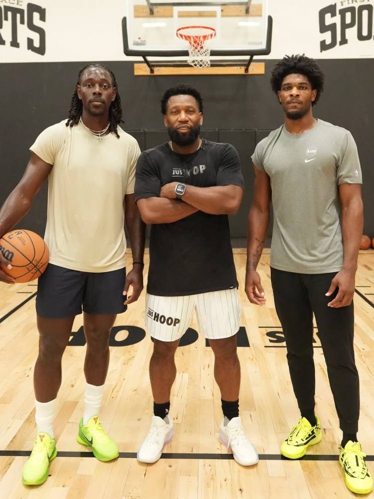 BetVictor Sports(伟德体育)国际官网夏训熔炉：Chris Johnson的球场实验室锻造12位球星的新赛季锋芒