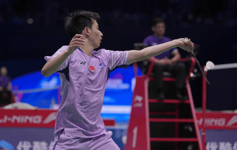 原创 单局6-21惨败!王正行0-2世界第37再遭一轮游,翁泓阳成男单独苗