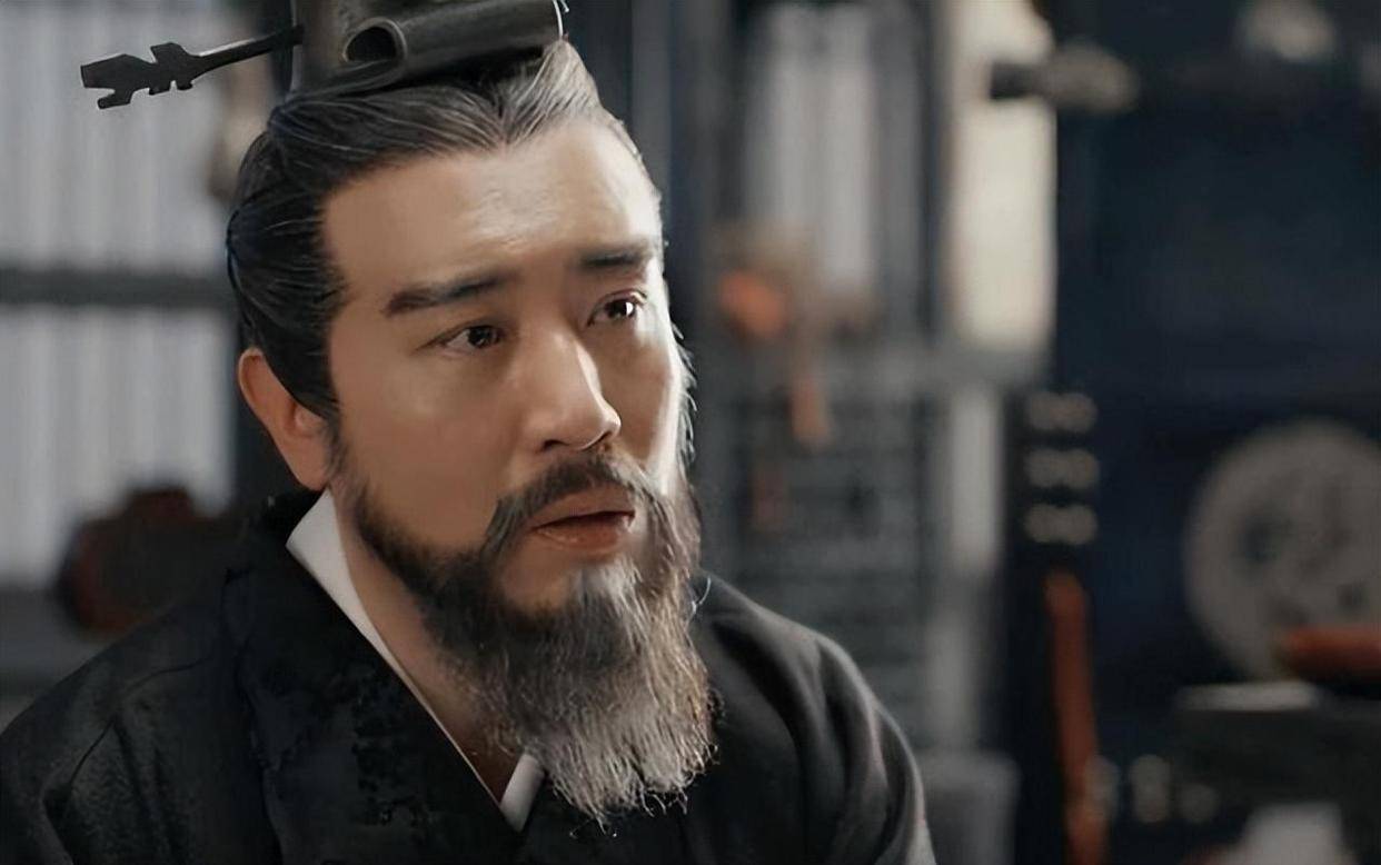 曹操挟天子以令诸侯，汉献帝为何不下令斩了曹操，夺回大权？