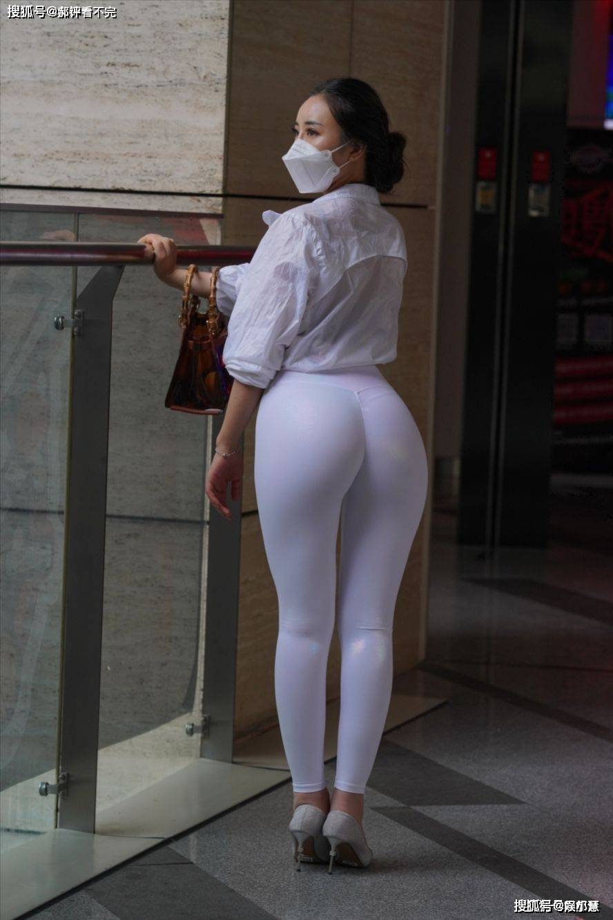 街头微胖女神，顶级好身材，穿搭太抢眼！