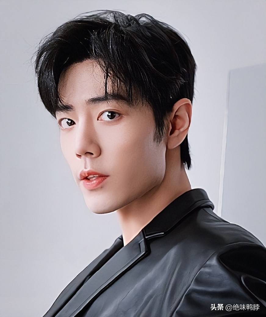 ���ϰѰ���ֱ�ӵݸ�Фս,ע��Фս������ʶ��Ӧ,��Ҳ̫��Ȼ�˰�