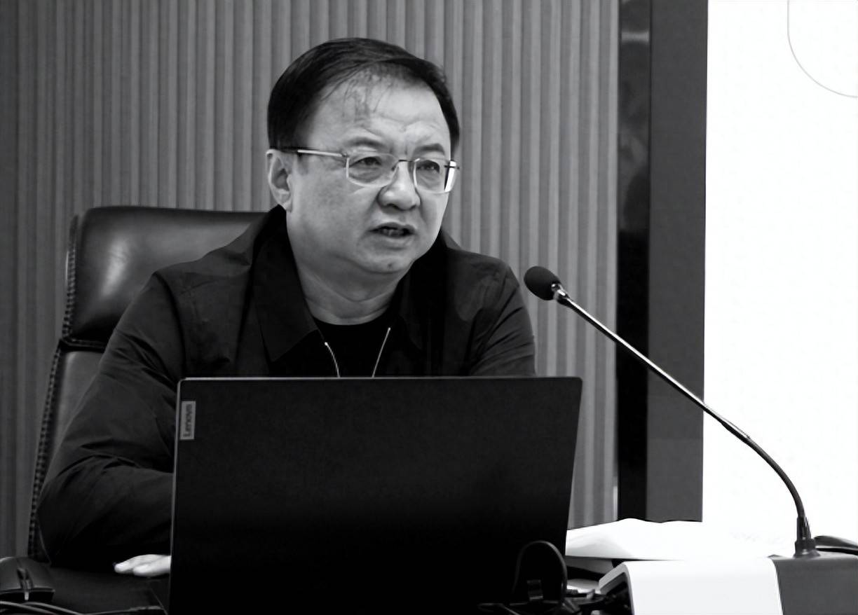 何晓勇不幸去世，职务终止