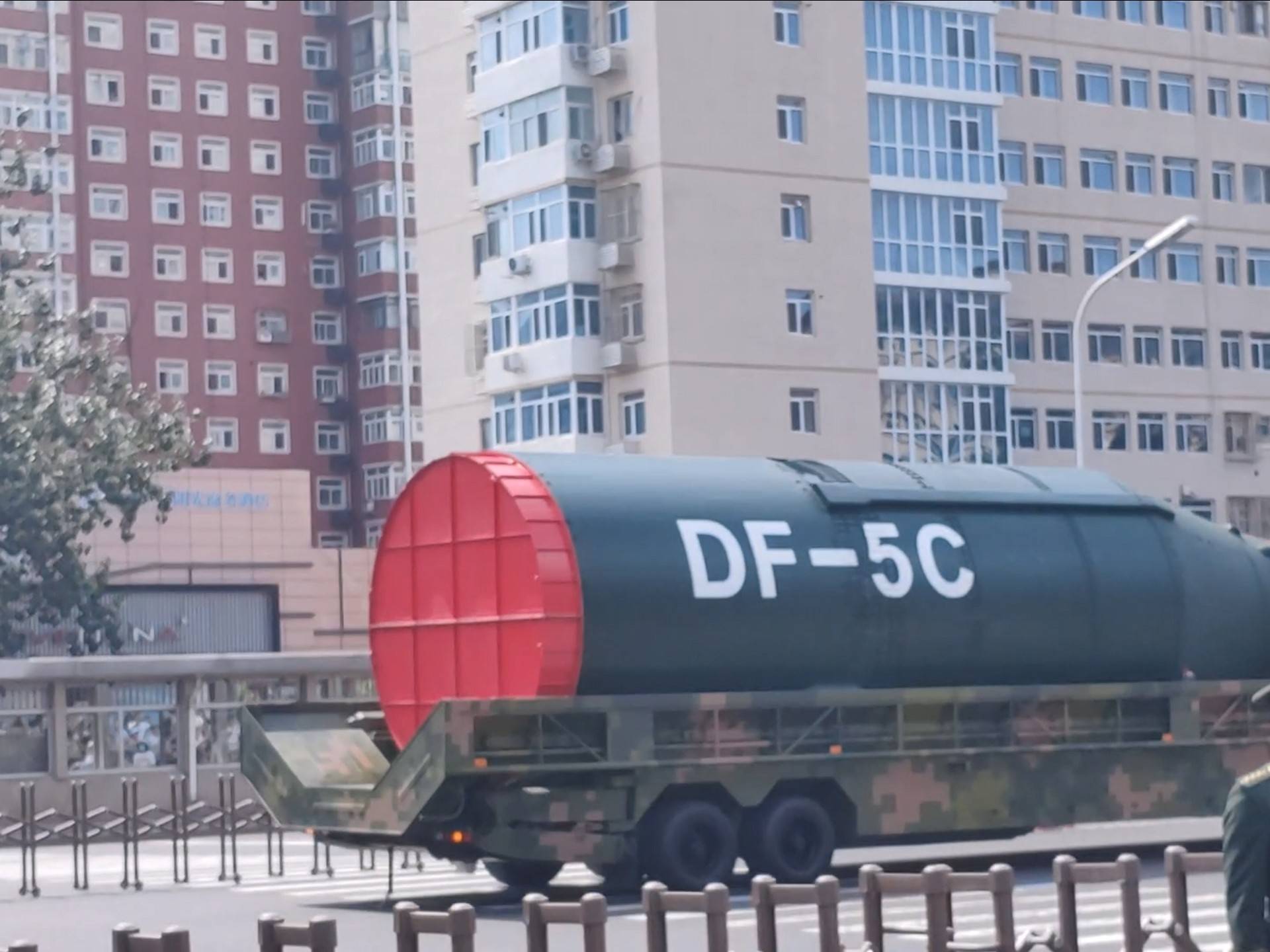 DF-5C全球覆盖射程碾压民兵III，10枚分导弹头让反导系统形同虚设