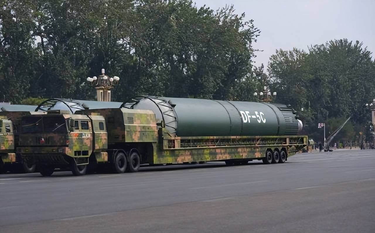 DF-5C全球覆盖射程碾压民兵III，10枚分导弹头让反导系统形同虚设