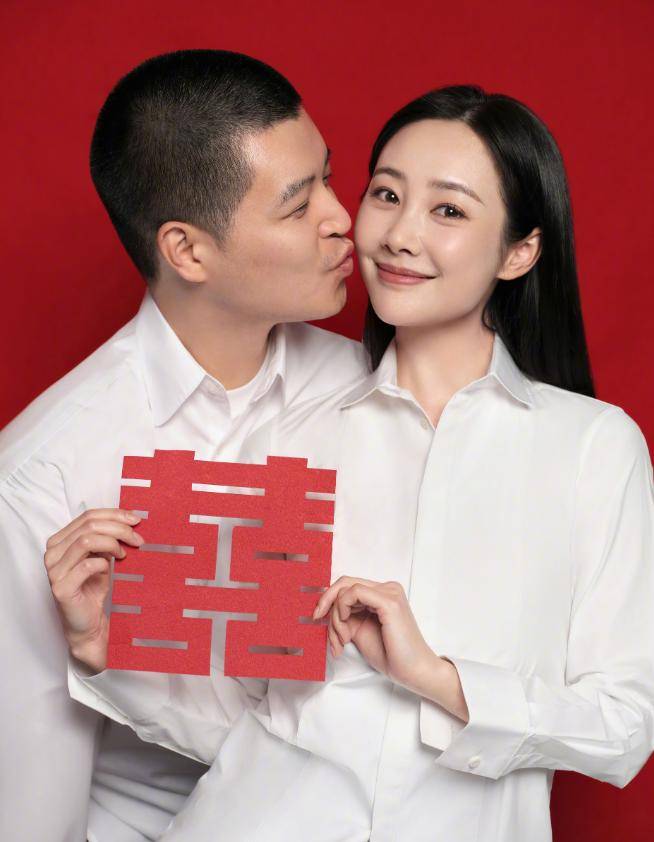 李纯马頔官宣结婚！已同居3年，男方买300平婚房，送54万钻戒