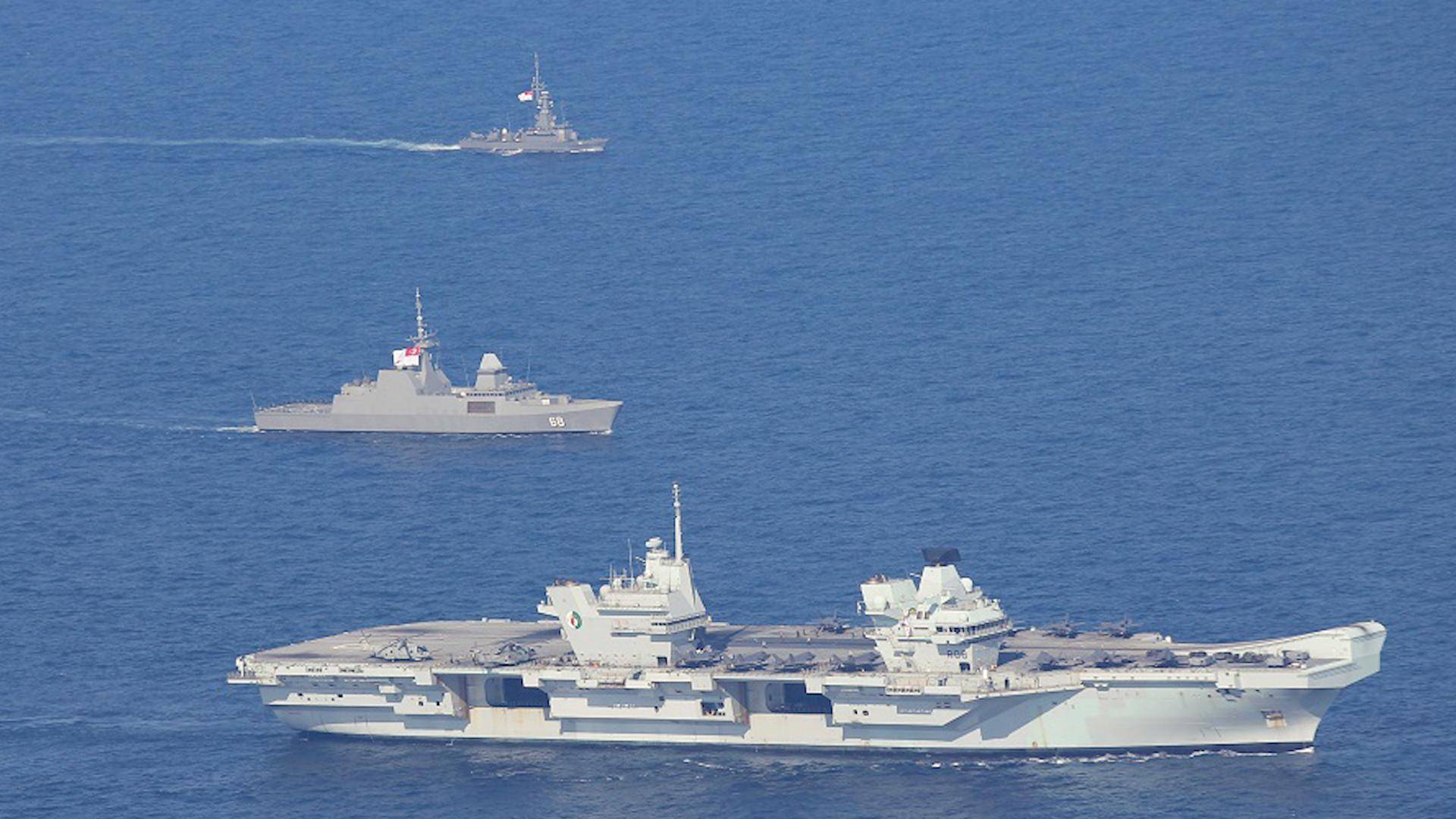 被5艘中方舰艇围观，英国航母同戴高乐一样，在南海见识了大场面