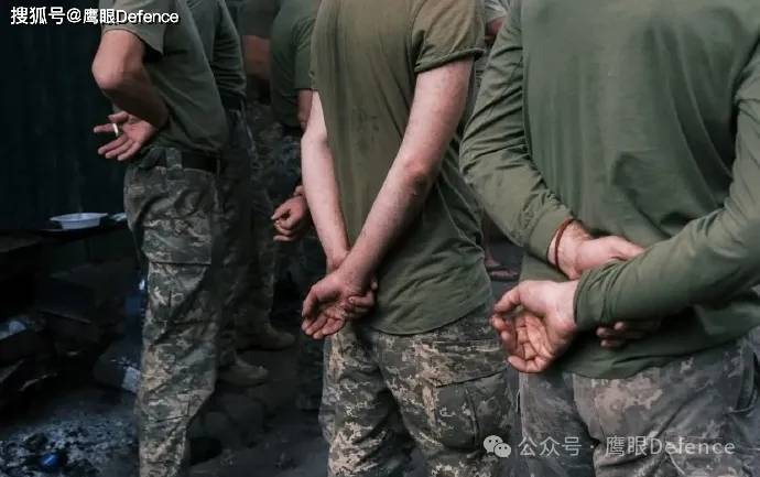 俄乌换俘的欢笑和眼泪：为了家人，请亲爱的朋友们一定要坚持下去