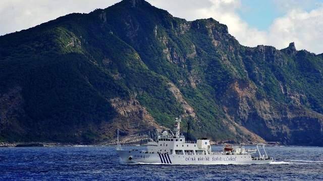 中国大驱赴钓鱼岛，日方喊话数次无果，眼睁睁看中方投下不明物体