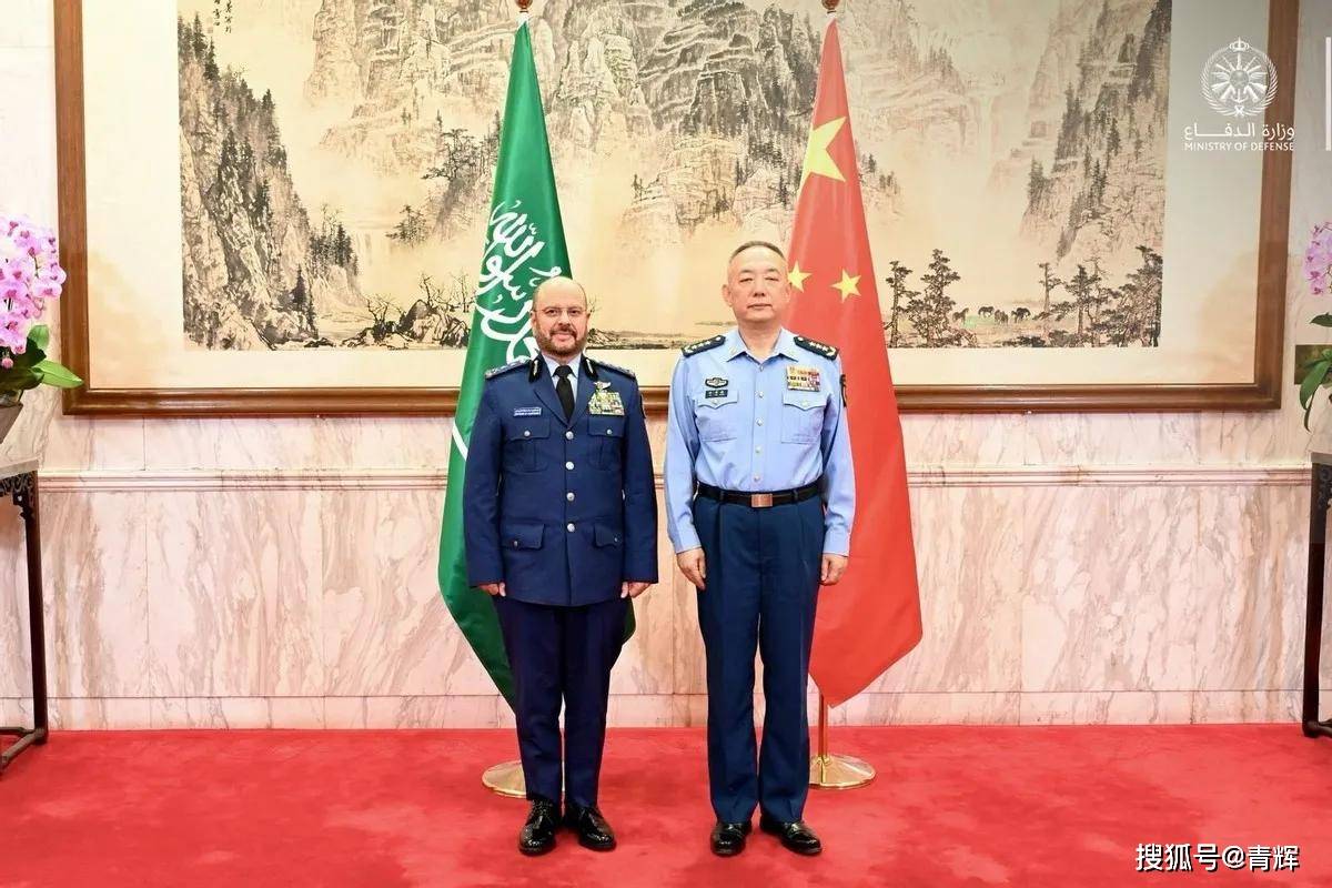 藏不住了!歼20喷上沙特国旗,视频被迅速删除!三军高官已到中国