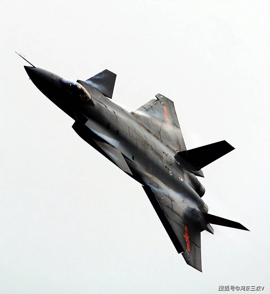 时隔14年，歼20首飞画面公开，显然六代机不会太远了
