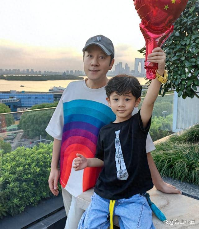 蔡国庆儿子全科免考毕业！身高猛长高颜值似妈，与亲弟共用一张脸