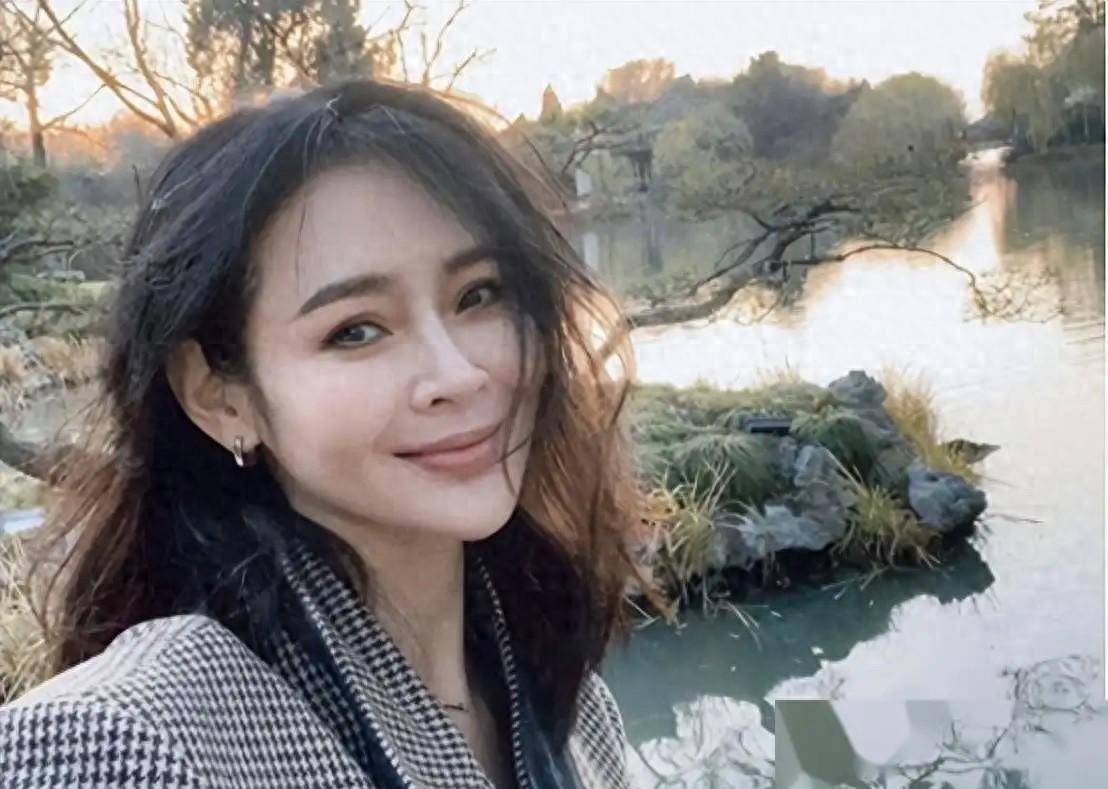 中国·必威闪婚13年痴迷整容病态健身42岁于明加精湛演技毁于一旦