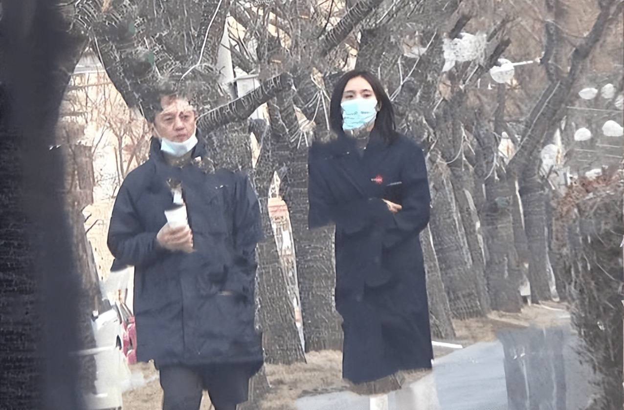 李亚鹏官宣离婚，和海哈金喜和平分手，离婚原因不是缺钱