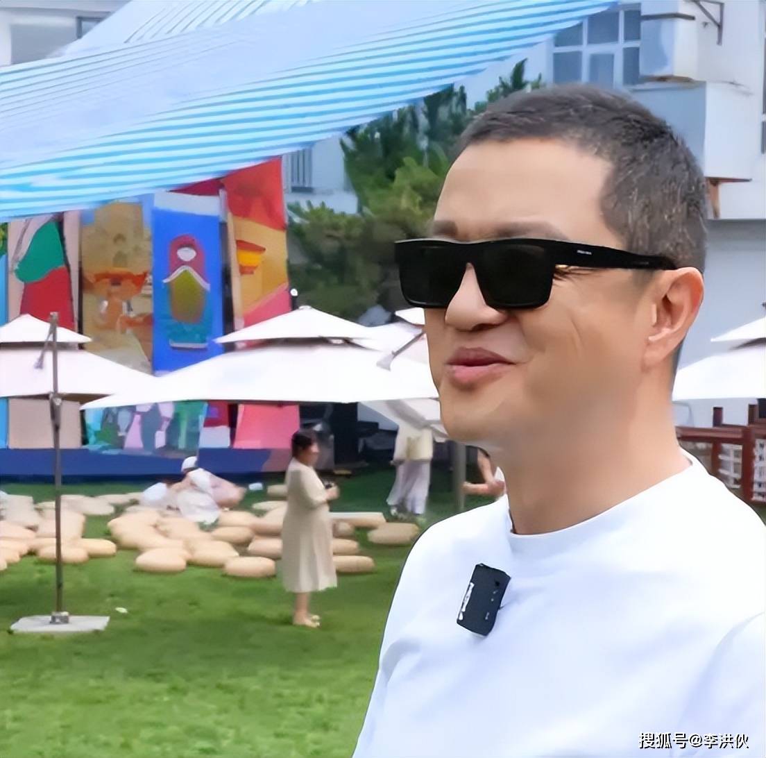 上午悲痛官宣离婚，晚上开心直播带货，李亚鹏来不及悲伤就去赚钱